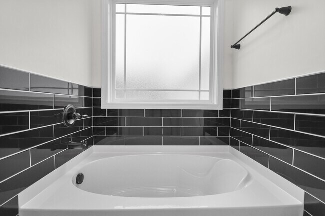 Building Photo - 525 Woodtrace Dr