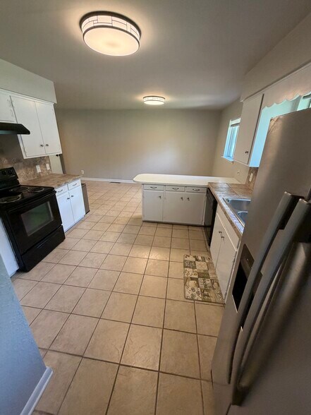 Building Photo - 2332 N Gooseberry Ln