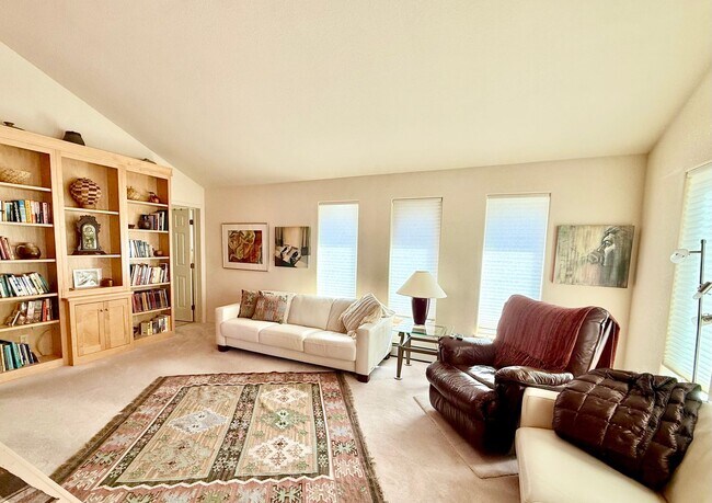 Building Photo - SEASONAL OCEANFRONT HOME