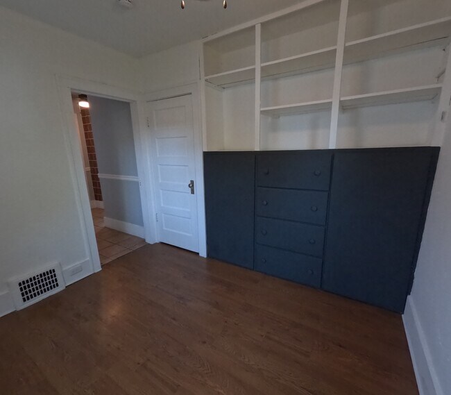 Building Photo - 738 S 28th St
