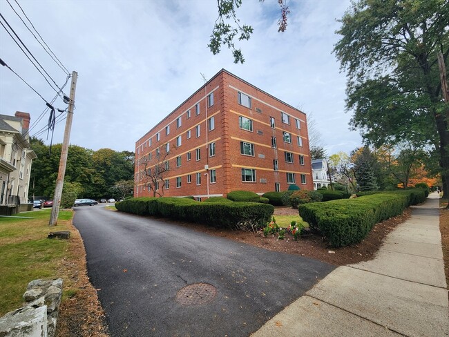 Building Photo - 125 Pleasant St