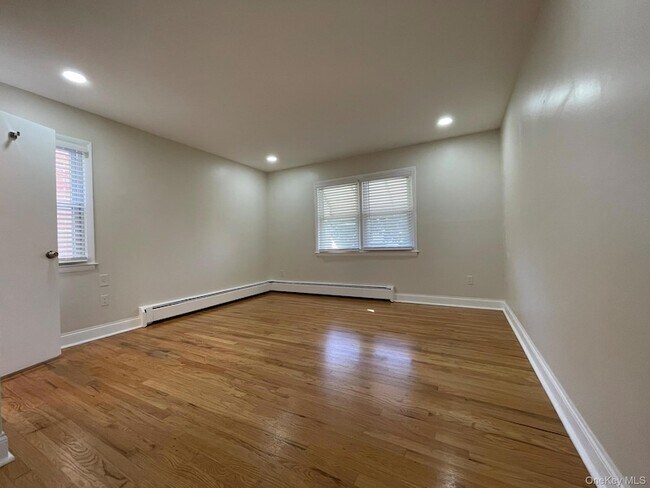Building Photo - 159 Elm Ave