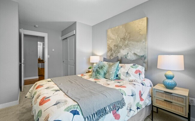 Building Photo - Completely Refreshed Two-Bedroom Condo