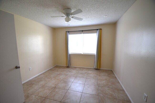 Building Photo - 3421 Winkler Ave