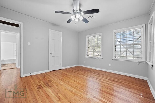 Building Photo - Newly Remodeled 2/1 in Kendall Whittier! M...