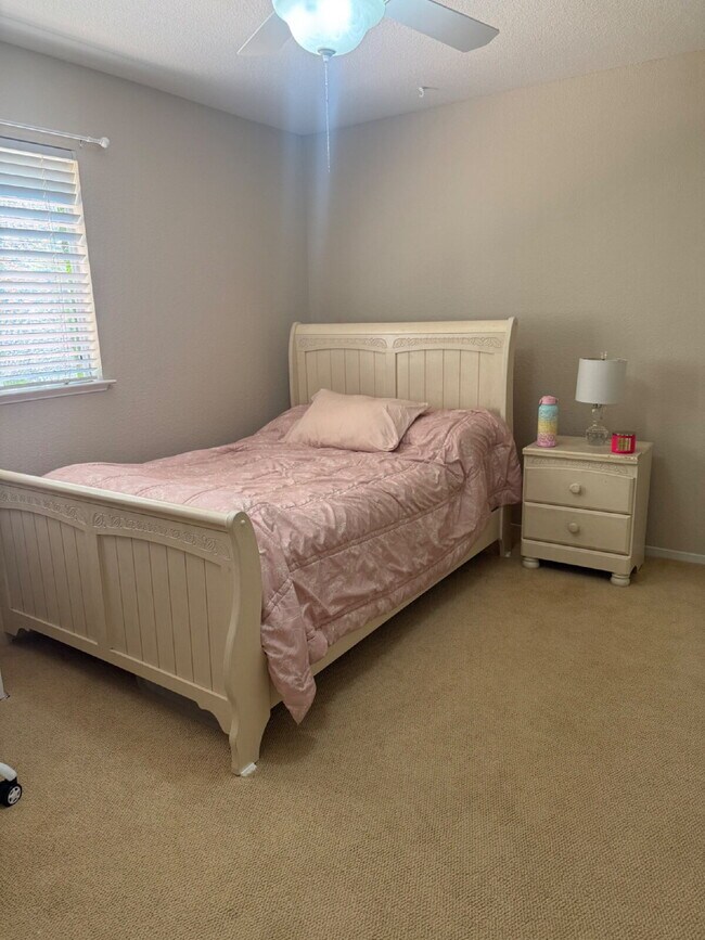 Building Photo - Charming 3 Bedroom 2.5 Bathroom Home in Pr...