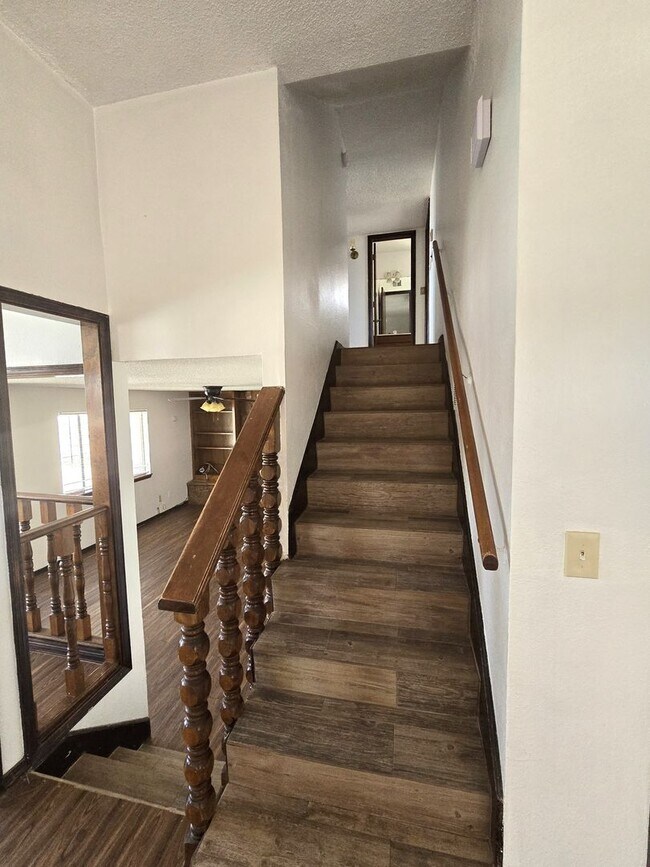 Building Photo - BEAUTIFUL EASTSIDE HOME