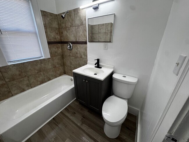 Building Photo - 395 E 152nd St