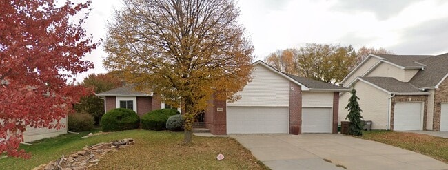 Home view - 5800 S 77th St