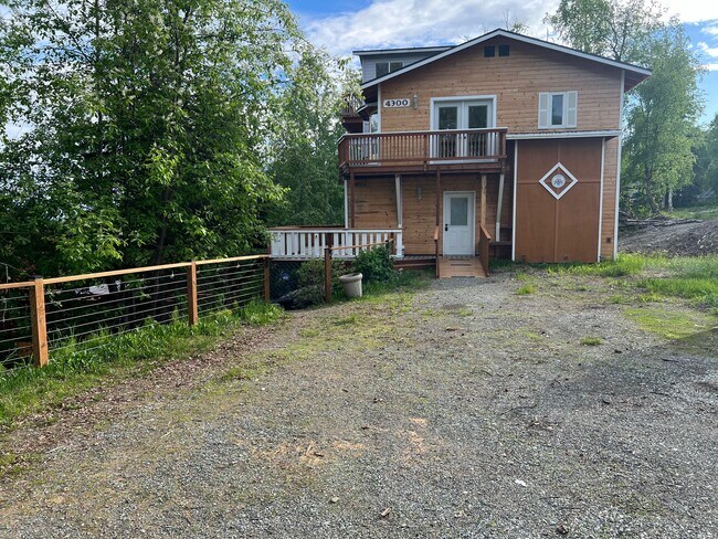 Building Photo - 4300 W Overby St