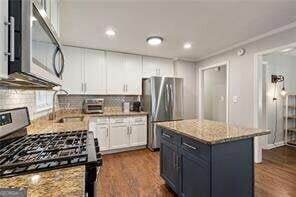 Building Photo - 3235 Woodview Dr SE