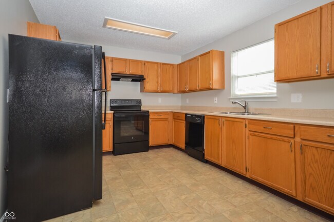 Building Photo - 2265 Shadowbrook Dr