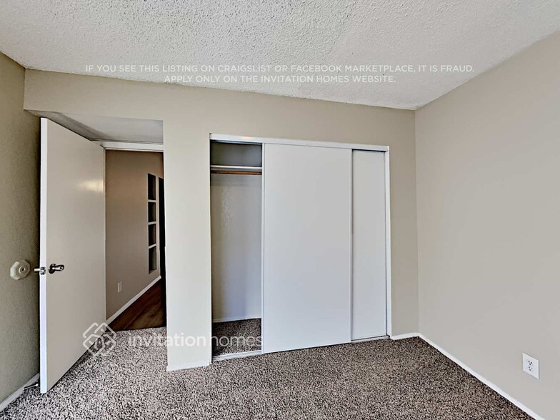 Building Photo - 8203 W Larkspur Dr