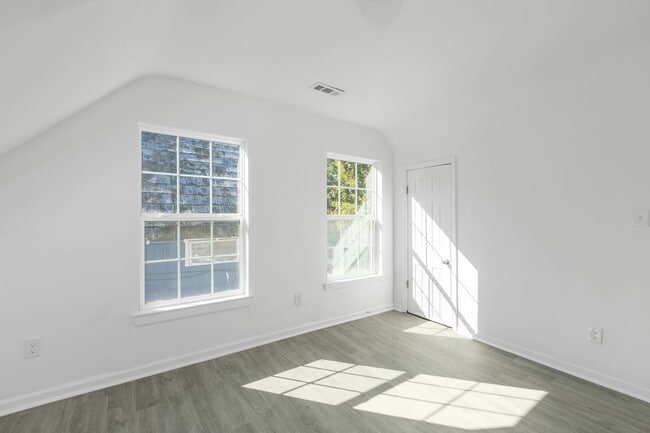 Building Photo - Spacious 4-Bedroom Home with Modern Upgrades Throughout