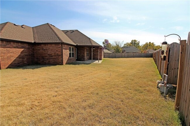 Building Photo - 3108 SW Oakleigh Rd