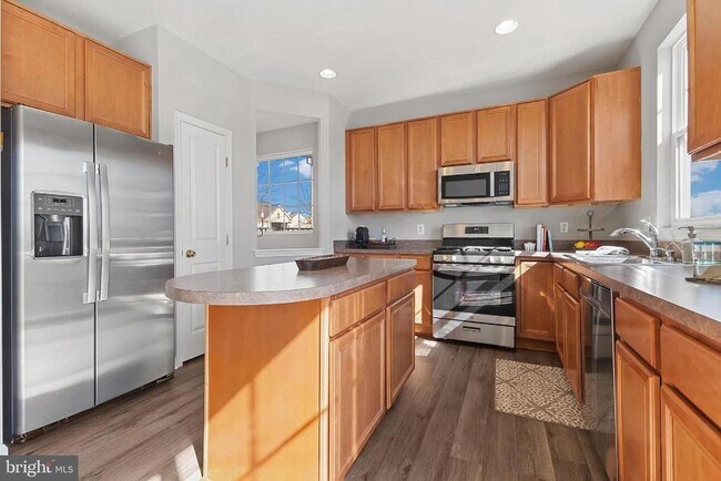 Building Photo - 9211 Cascade Falls Dr