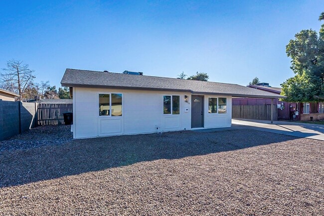 Building Photo - Lovely Chandler Home near everything!