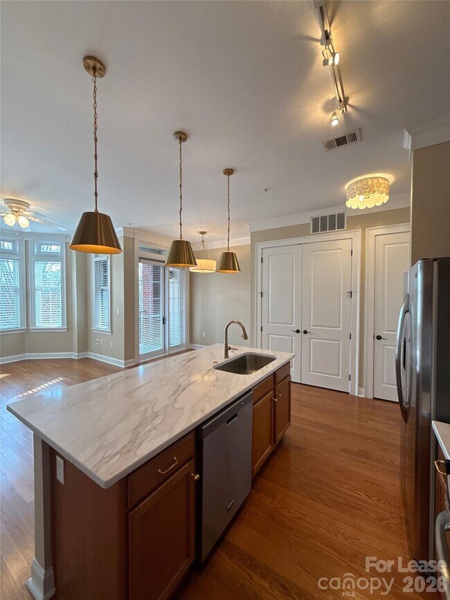 Building Photo - 2810 Selwyn Ave