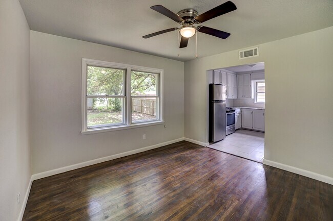 Building Photo - 1618 S Ash Pl