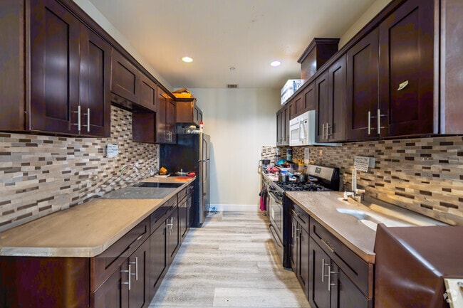 Building Photo - Glendale Terrace Apartments - AC Townhomes LLC