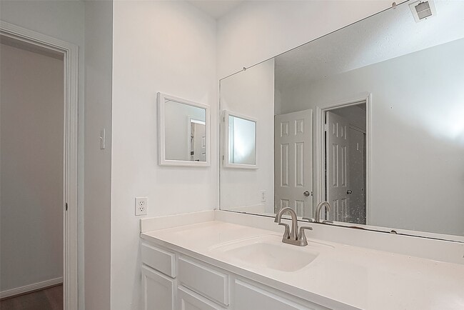 Building Photo - 4431 Duesenberg Dr