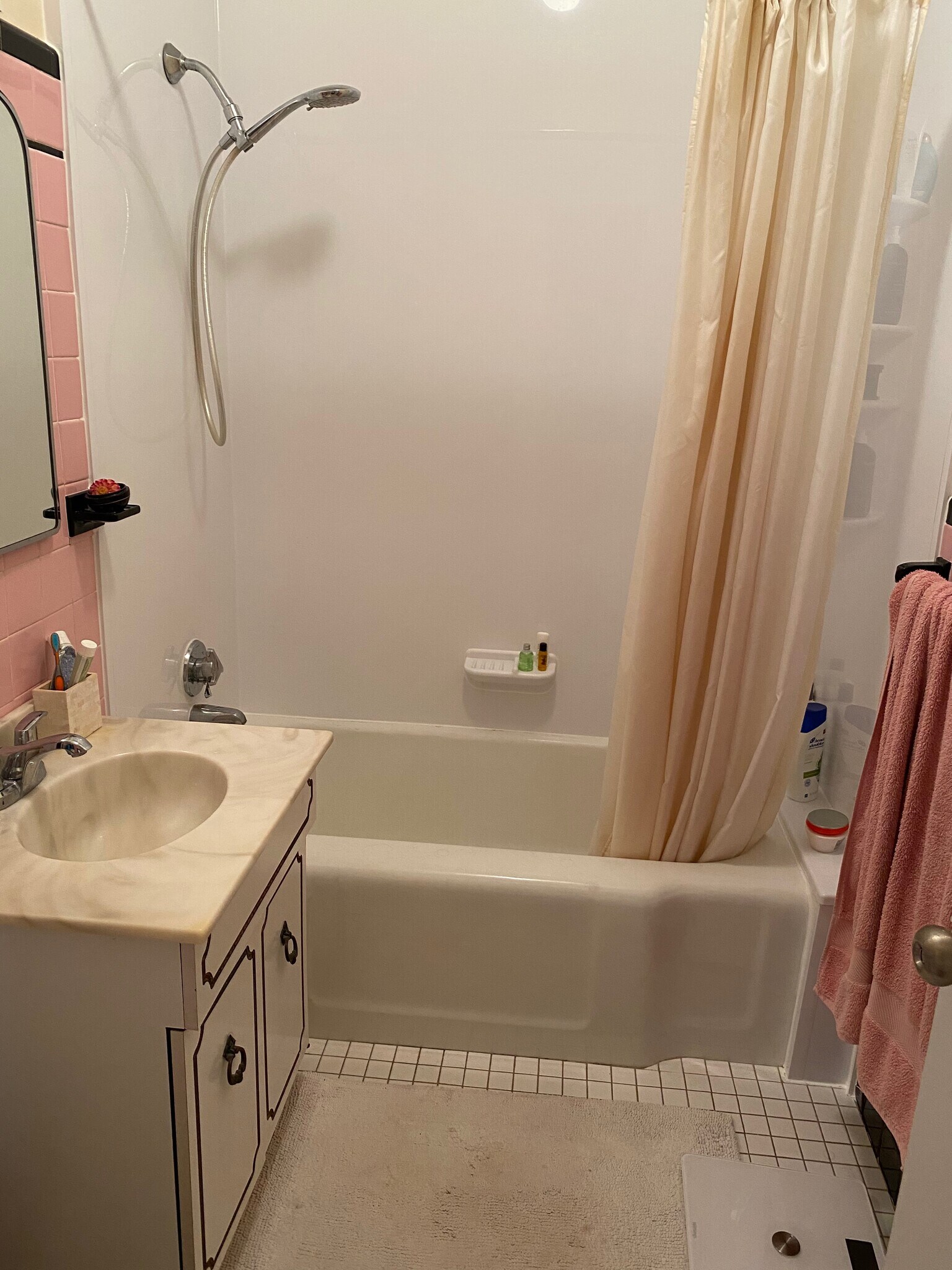 Building Photo - 102 Rogers Ave