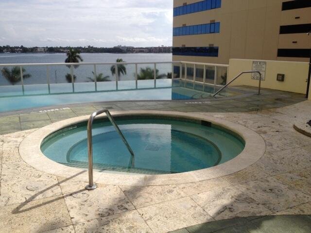 Building Photo - 1515 N Flagler Dr