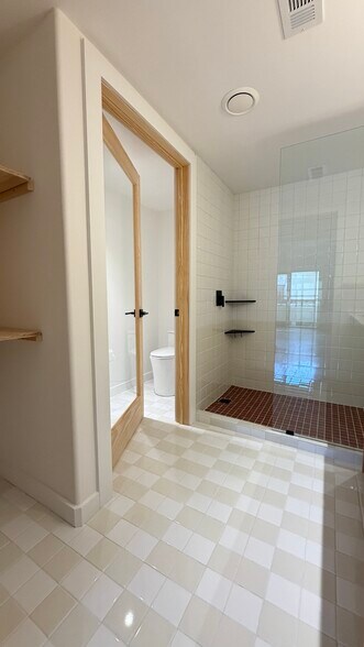 Building Photo - 515 Lands End Way