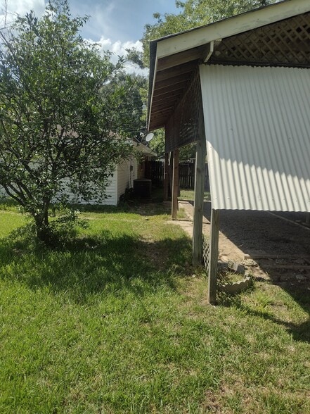 RV Parking and Grape Tree - 1620 Landry Dr
