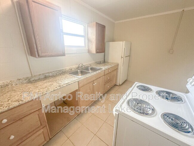 Building Photo - 324 Pearl St