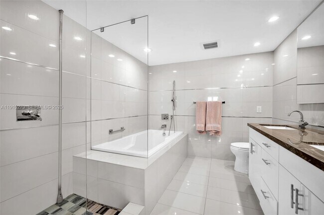 Building Photo - 3507 Oaks Way