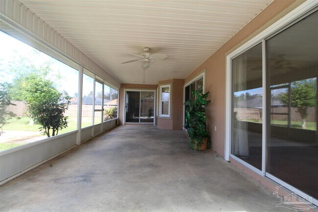 Building Photo - 2042 Hamilton Crossing Dr