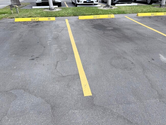 Building Photo - 1000 NE 14th Ave