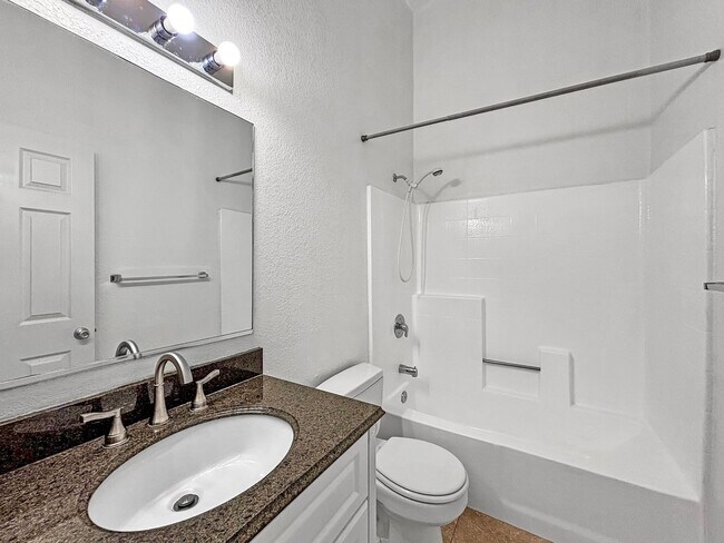 Building Photo - Charming 2BD/2BA Condo in Normal Heights w...