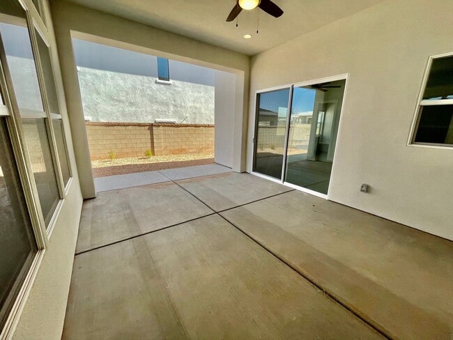 Building Photo - Like New! Three Bedroom Home in Desert Color