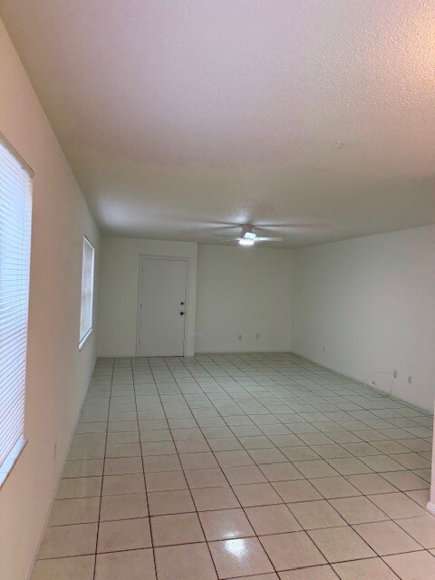 Building Photo - 1020 N 18th Ct