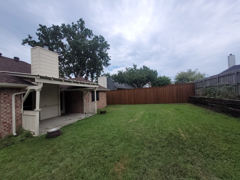Covered backyard patio - 3708 Sycamore Ln