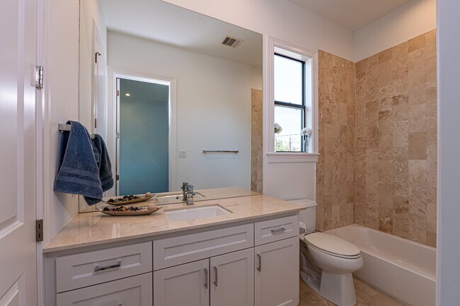 Building Photo - 1409 Indiana St