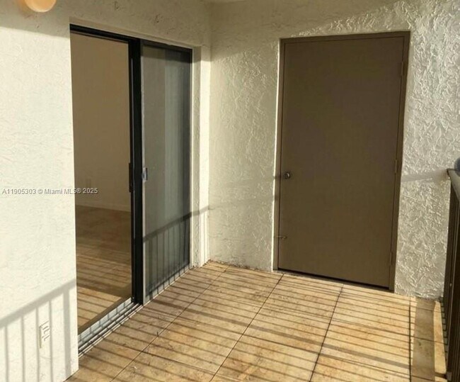 Building Photo - 530 S Park Rd