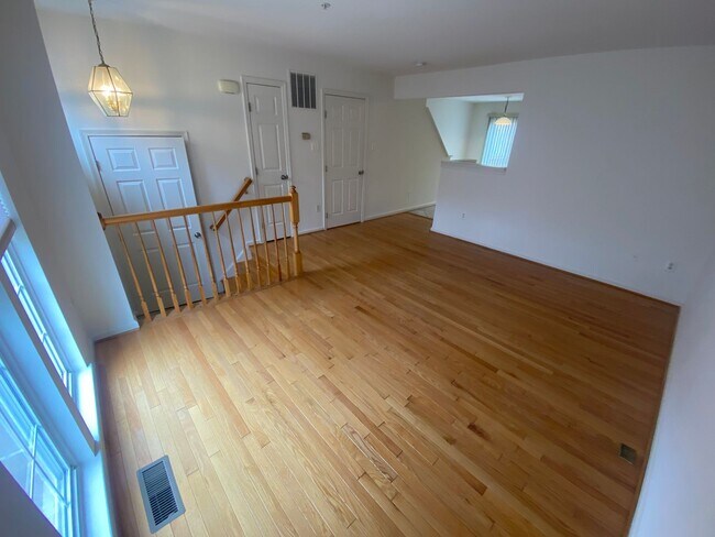 Building Photo - Application Fee Waived For Fall! A spacious three bedroom, two and one half bath townhouse locate...