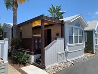 Building Photo - Charming Bungalow by the Beach in Leucadia!