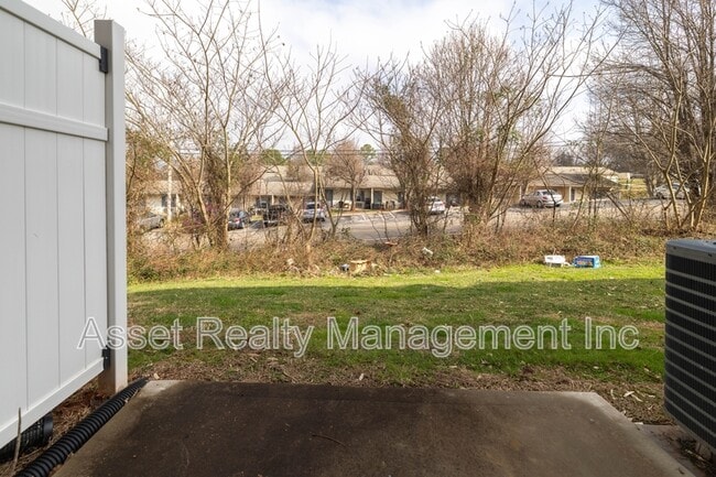 Building Photo - 924 Warrior Hill Dr