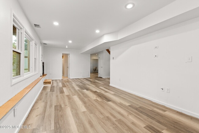 Building Photo - 1802 Holbrook St