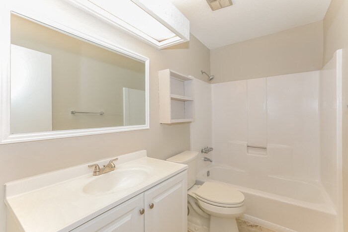 Building Photo - 1817 Laurel Ridge Dr SW