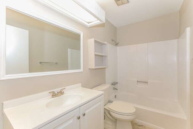 Building Photo - 1817 Laurel Ridge Dr SW