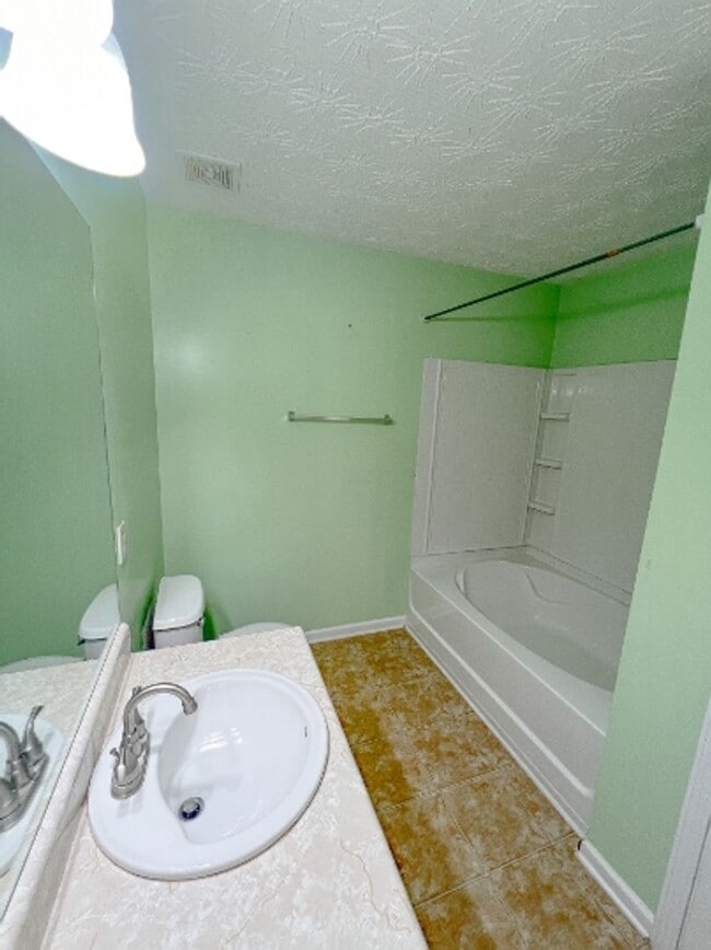 Building Photo - 158 Ellis Drive