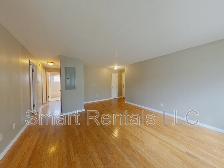 Building Photo - 3021 Pestalozzi St