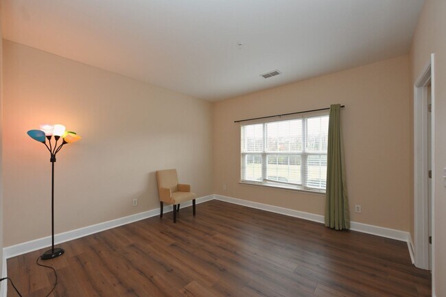 Building Photo - **PRISTINE GARDEN-LEVEL CONDO ON THE FIRST LEVEL NEAR PAVILION AND COMMUNITY GREEN SPACE**