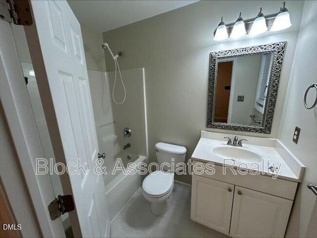 Building Photo - 914 Savin Landing