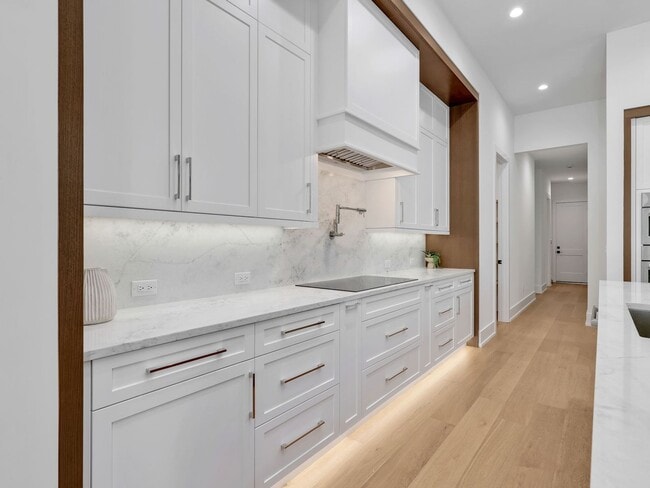 Building Photo - Brand-new contemporary estate on 2.27 private acres